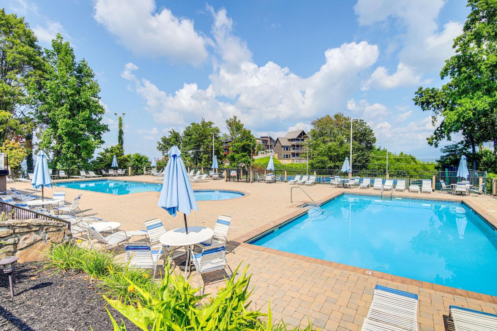 Gatlinburg Vacation Rental Balcony With Hot Tub! Bagian luar foto
