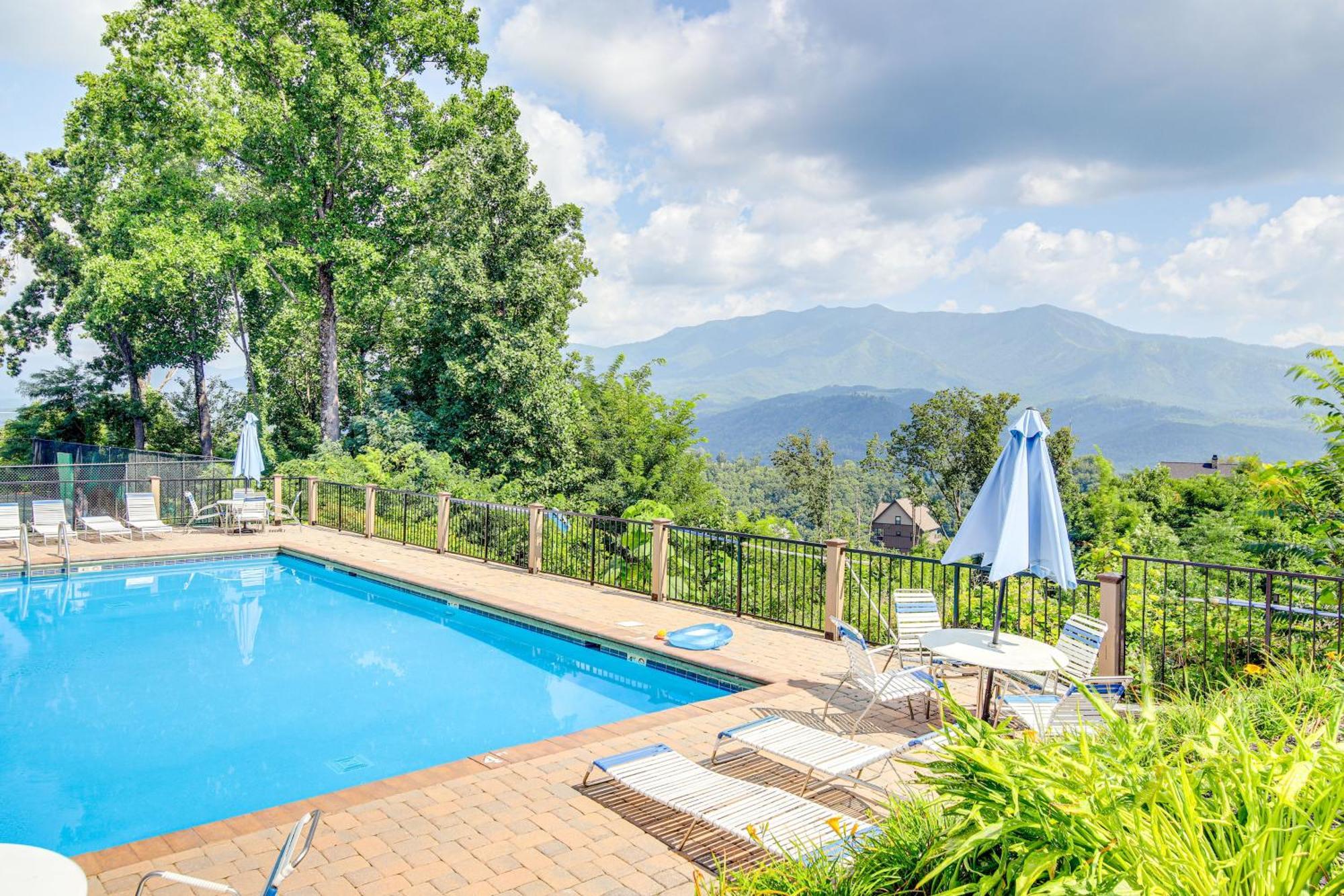 Gatlinburg Vacation Rental Balcony With Hot Tub! Bagian luar foto